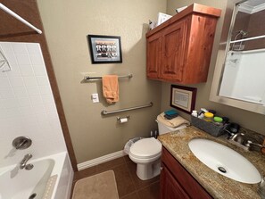 Toallas, jabón, champú y papel higiénico