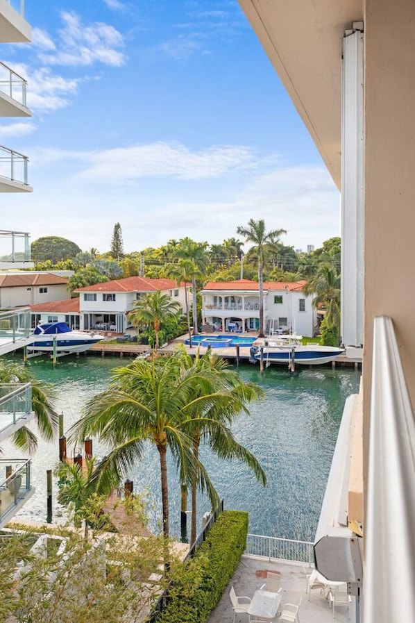 Property grounds - Bay Harbor Sunset Apt 5B (Bay Harbor Islands)