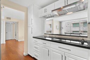 Private kitchen - Bay Harbor Sunset Apt 5B (Bay Harbor Islands)