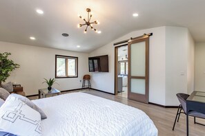 2 bedrooms, iron/ironing board, travel cot, WiFi