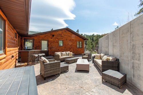 Modern Smart House - 2BR/2BA - Wildlife Views - 2 Patios + Fire Pits