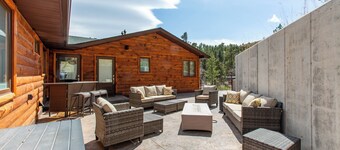 Modern Smart House - 2BR/2BA - Wildlife Views - 2 Patios + Fire Pits