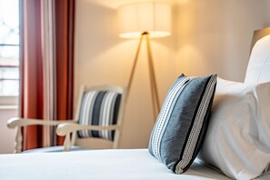 Tradisjonelt dobbeltrom, privat bad, byutsikt | Safe på rommet, skrivebord, lydisolert og wi-fi (inkludert)