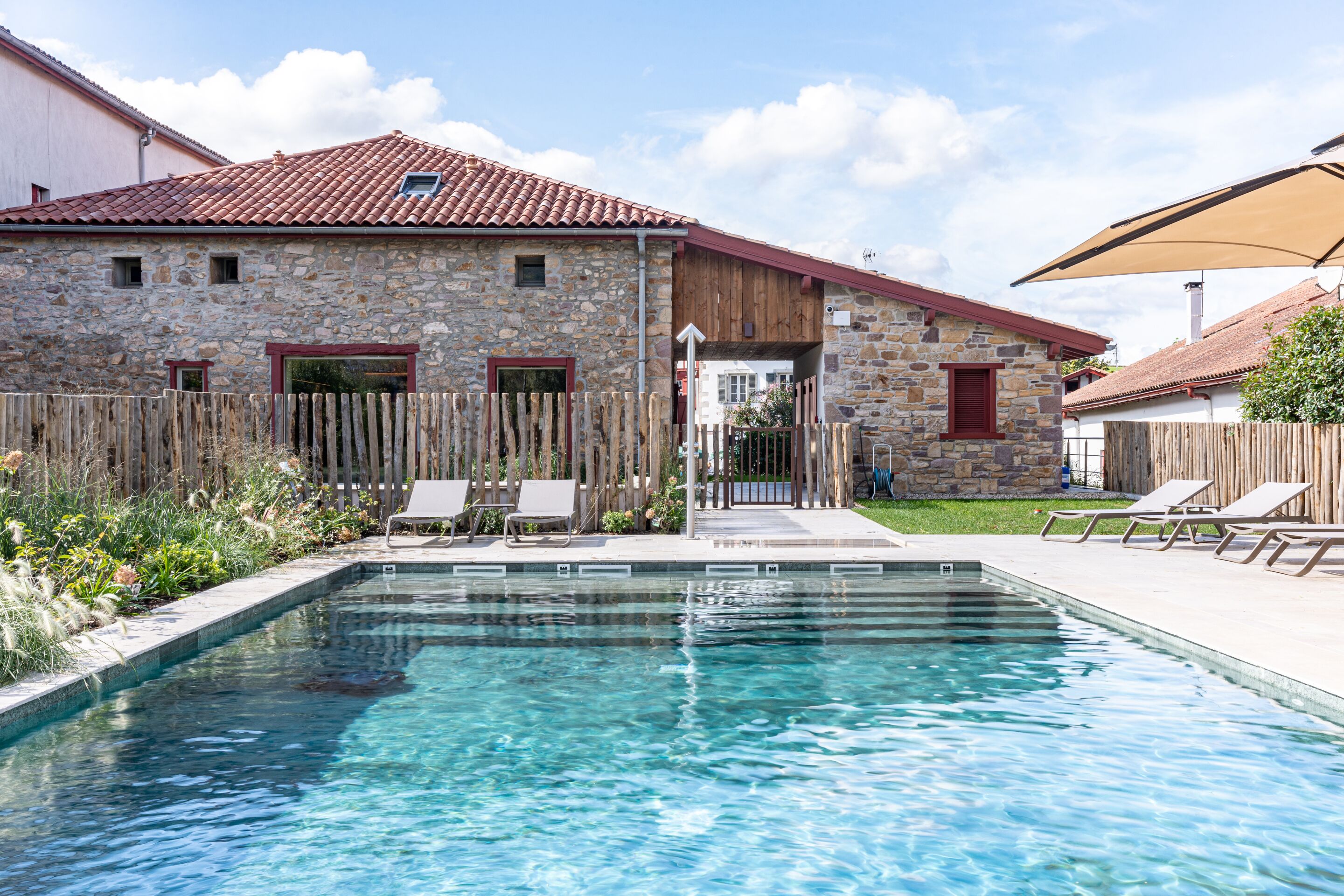 Piscina a l'aire lliure de temporada 