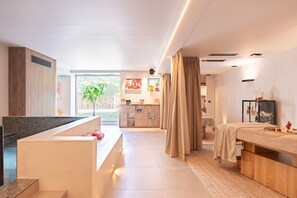 Bain à remous, hammam, soins corporels, massages des tissus profonds