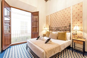 Apartment, 2 Bedrooms | Iron/ironing board, bed sheets - Casa Museo La Merced by Stay Unique (Málaga)