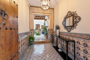 บริเวณประตูทางเข้า