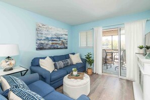 Smart TV, fireplace, books - This condominium is a 2 bedroom(s), 2 bathrooms, located in Hilton Head Island, SC. (Hilton Head Island)
