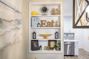 Interior - The Islander- Luxurious property 2 Bedroom, 2 Bath with Beach Access (Hilton Head Island)