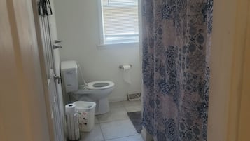 SĂšche-cheveux, serviettes fournies, savon, papier toilette