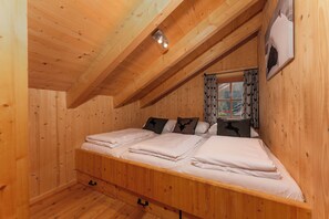 3 bedrooms, iron/ironing board, travel cot, free WiFi