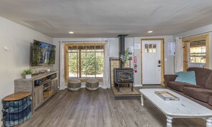 TV connectée, cheminée, jeux vidéo