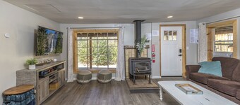 Charming 2-bedroom cabin Near Yosemite NP, High Speed WiFi in lovely Mariposa