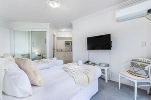 2 bedrooms, iron/ironing board, free WiFi, bed sheets