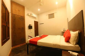 Deluxe Double Room | Blackout drapes, iron/ironing board, free WiFi