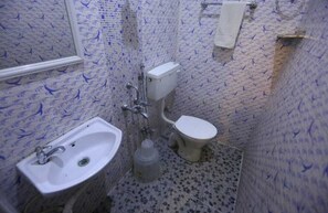 Shower, free toiletries, towels, soap