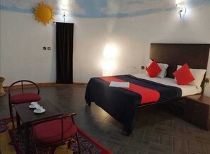 Chambre quadruple, balcon, vue sur la mer | Rideaux dâobscurcissement, fer et planche Ă repasser
