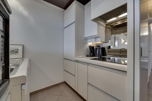 Kjøleskap, mikrobølgeovn og oppvaskmaskin