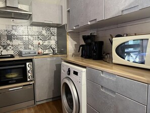 Kühlschrank, Mikrowelle, Ofen, Geschirrspüler