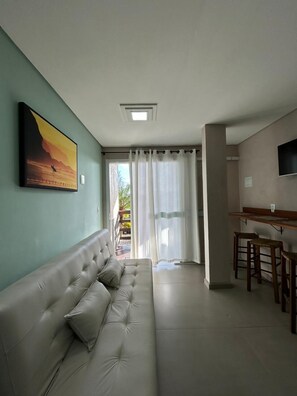 Comfort Apartment, Mountain View | Living area - Pousada Morada Porto Verde (Imbituba)