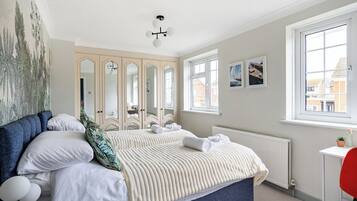 4 Schlafzimmer, Schreibtisch, Bügeleisen/Bügelbrett, kostenloses WLAN