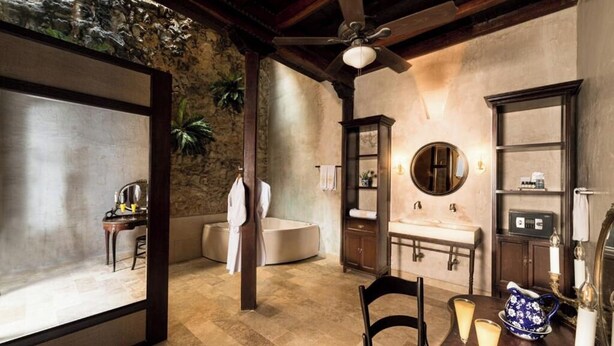 Room - Spacious 9-bedroom apartment with WiFi, AC in awesome Cartagena (Cartagena)
