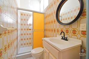 Bathroom - Colorful Zen APTs 2 Blocks to the Beach (La Paz)