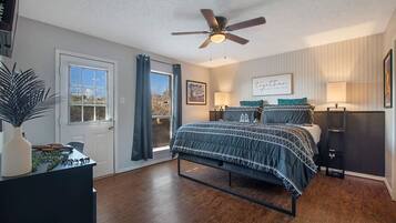 Desk, iron/ironing board, WiFi, bed sheets