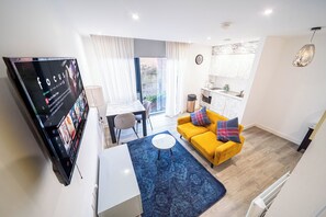 อพาร์ทเมนท์ | บริเวณนั่งเล่น | ทีวี