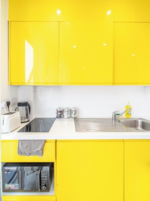 Private kitchen - Immaculate Studio Apartment in Sheffield City (Sheffield)