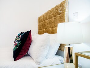 1 chambre, fer et planche à repasser, Wi-Fi gratuit, draps fournis