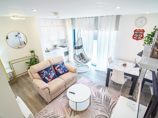 Apartment | Living area | TV