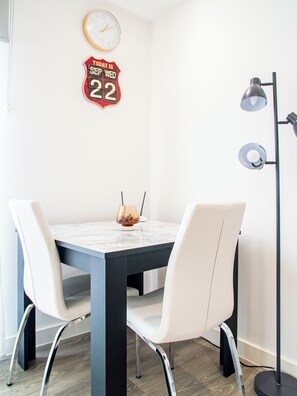 Apartment | Dining
