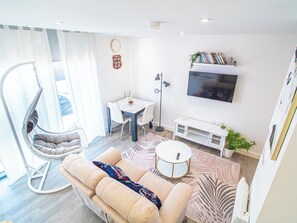 Apartment | Living area | TV