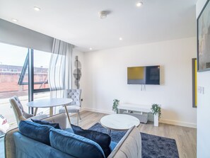 Living area - Deluxe Studio Apartment by Sheffield City Centre (Sheffield)