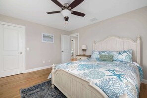 4 bedrooms, iron/ironing board, WiFi, bed sheets - Family-Friendly 4BR, Near Newport, Walk to Beach (Middletown)