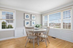 Dining - Family-Friendly 4BR, Near Newport, Walk to Beach (Middletown)