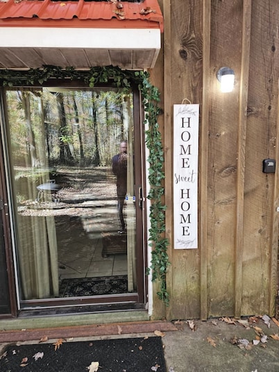 On 25 forested acres of nature!