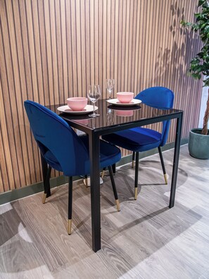 Apartment | Dining - Central Sheffield City Apartment (Sheffield)