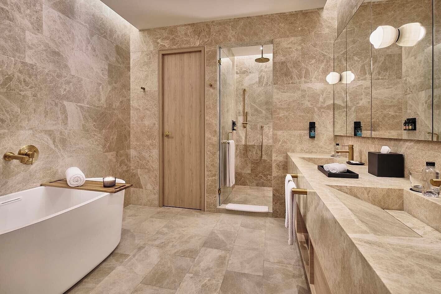 Deluxe Apartment, Balcony | Bathroom