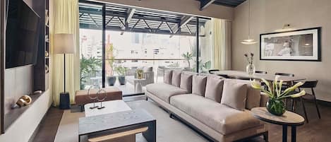 Apartamento exclusivo | Zona de estar | Smart TV de 30 pulgadas con canales por cable