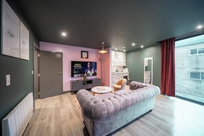 アパートメント | リビング エリア | テレビ