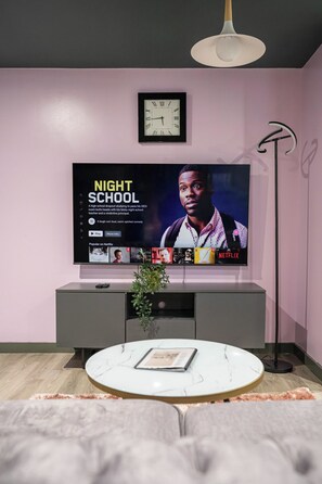 Interior - Sheffield City Apartment Oasis (Sheffield)