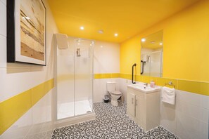 アパートメント | バスルーム | シャワー、バスアメニティ (無料)、ヘアドライヤー、タオル