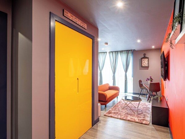 Apartment | Interior - Bright and Spacious Studio in Sheffield Centre (Sheffield)