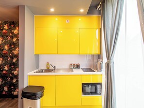 Apartament | Cuina privada | Frigorífic, microones, forn i placa de cuina