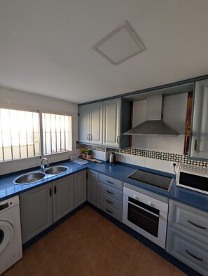 Fridge, microwave, oven, coffee/tea maker