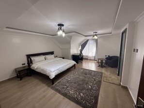 2 Schlafzimmer, Schreibtisch, Bügeleisen/Bügelbrett, kostenloses WLAN