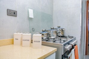 Fridge, microwave, oven, coffee/tea maker