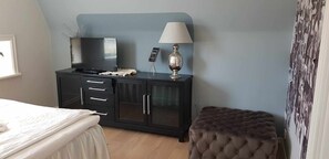 6 bedrooms, iron/ironing board, WiFi, bed sheets - Gula Villan, Elegant and spacious near Gothenburg. (Västra Götalands län)